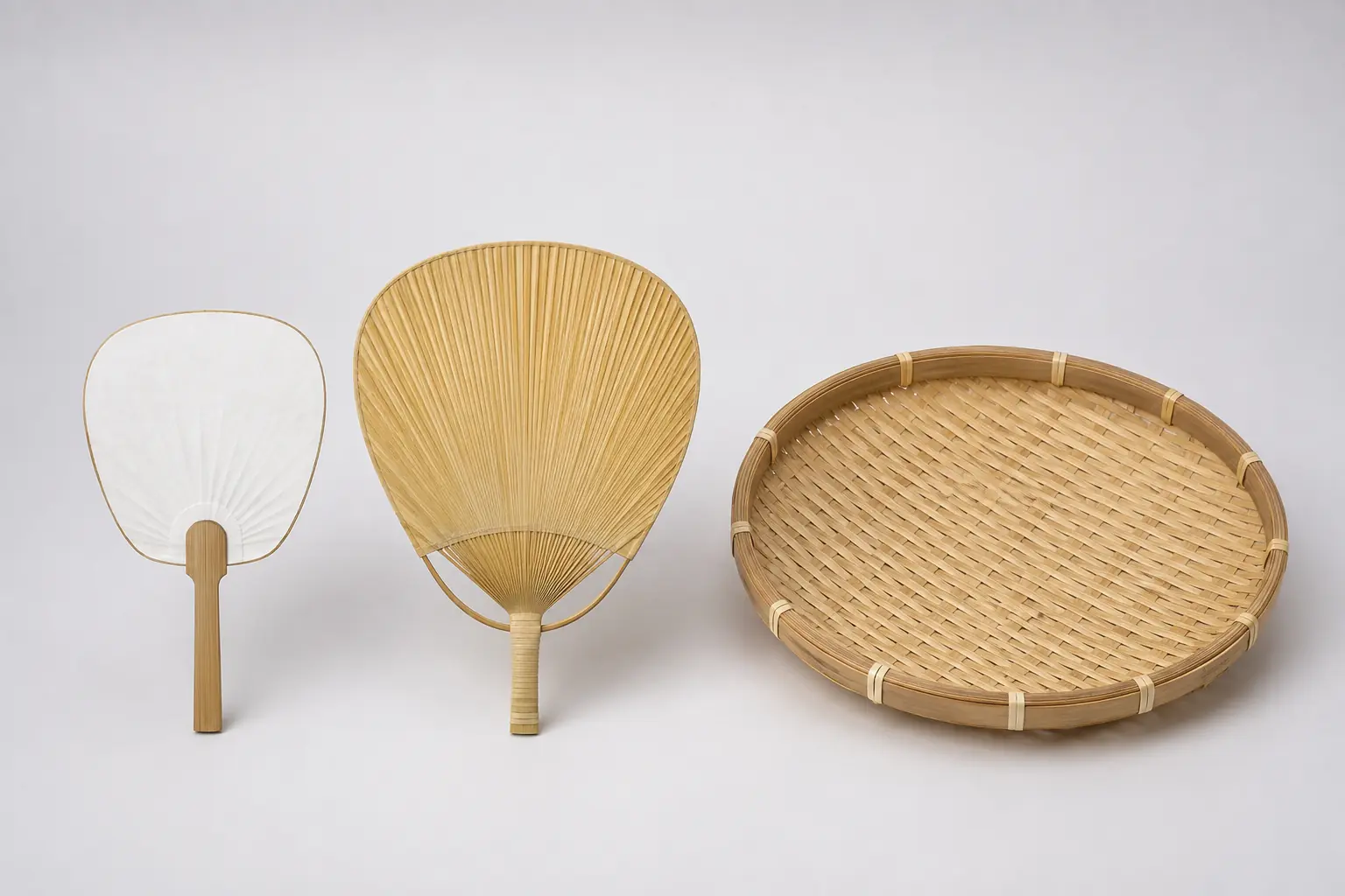 Leque de pala de bambu, estrutura tipo uchiwa e cesto de joeirar separados