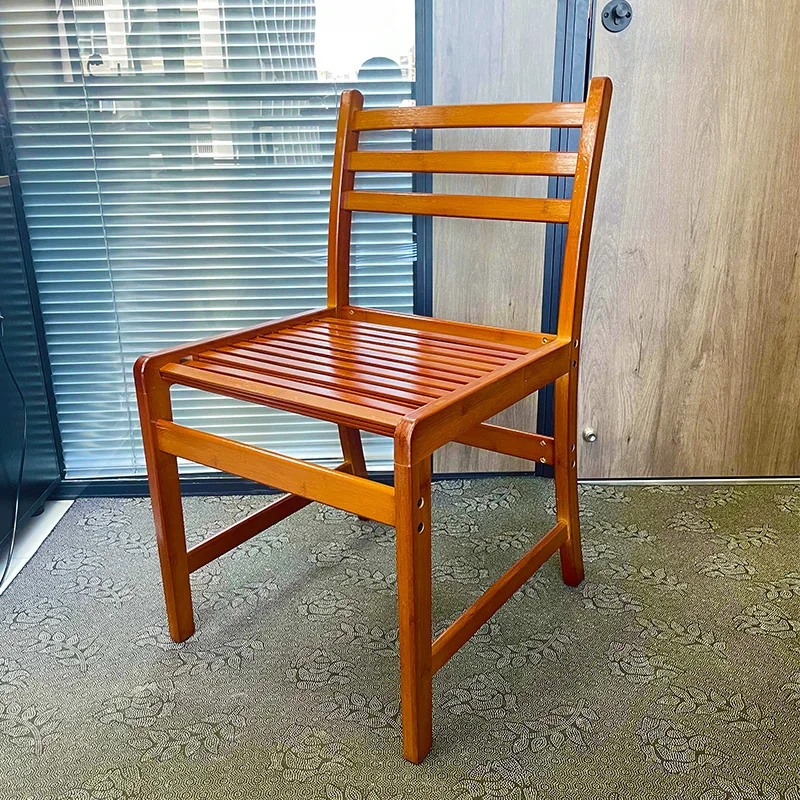 Bambusstol set skråt med stigeryg og varm blank finish